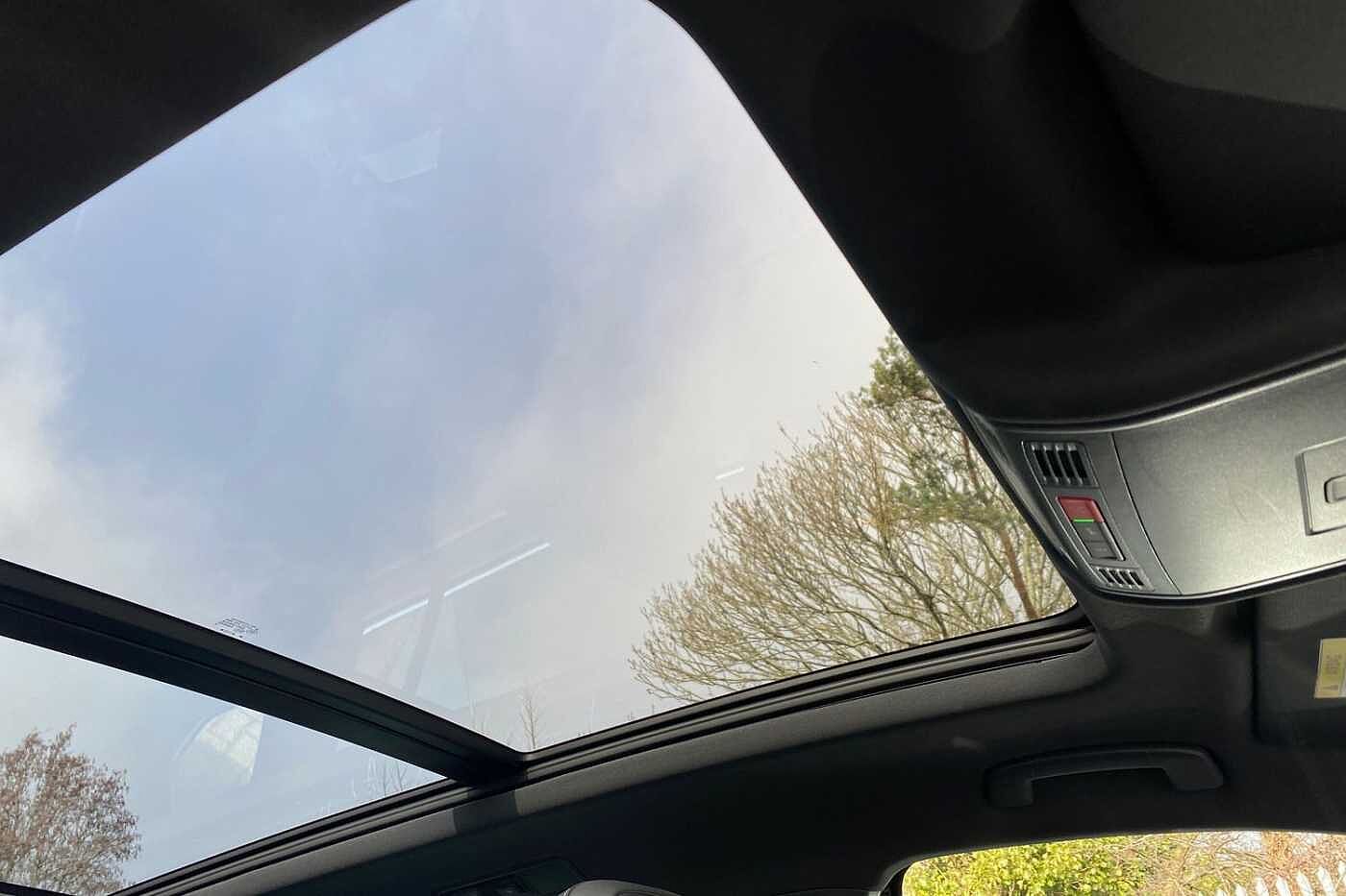 Volkswagen Tiguan 2.0 TDI (150PS) R-Line SCR DSG + PAN ROOF + REAR CAMERA