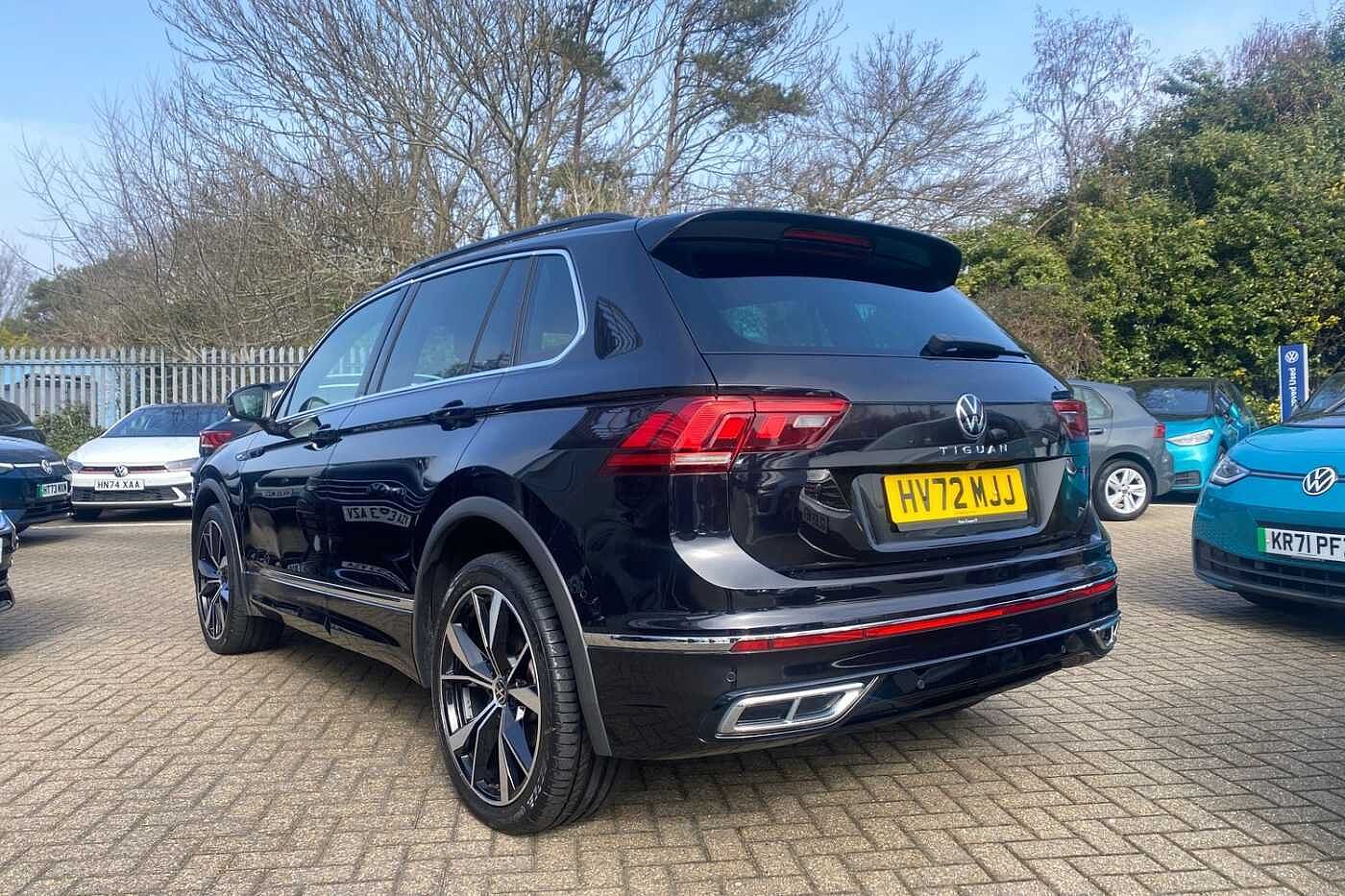 Volkswagen Tiguan 2.0 TDI (150PS) R-Line SCR DSG + PAN ROOF + REAR CAMERA