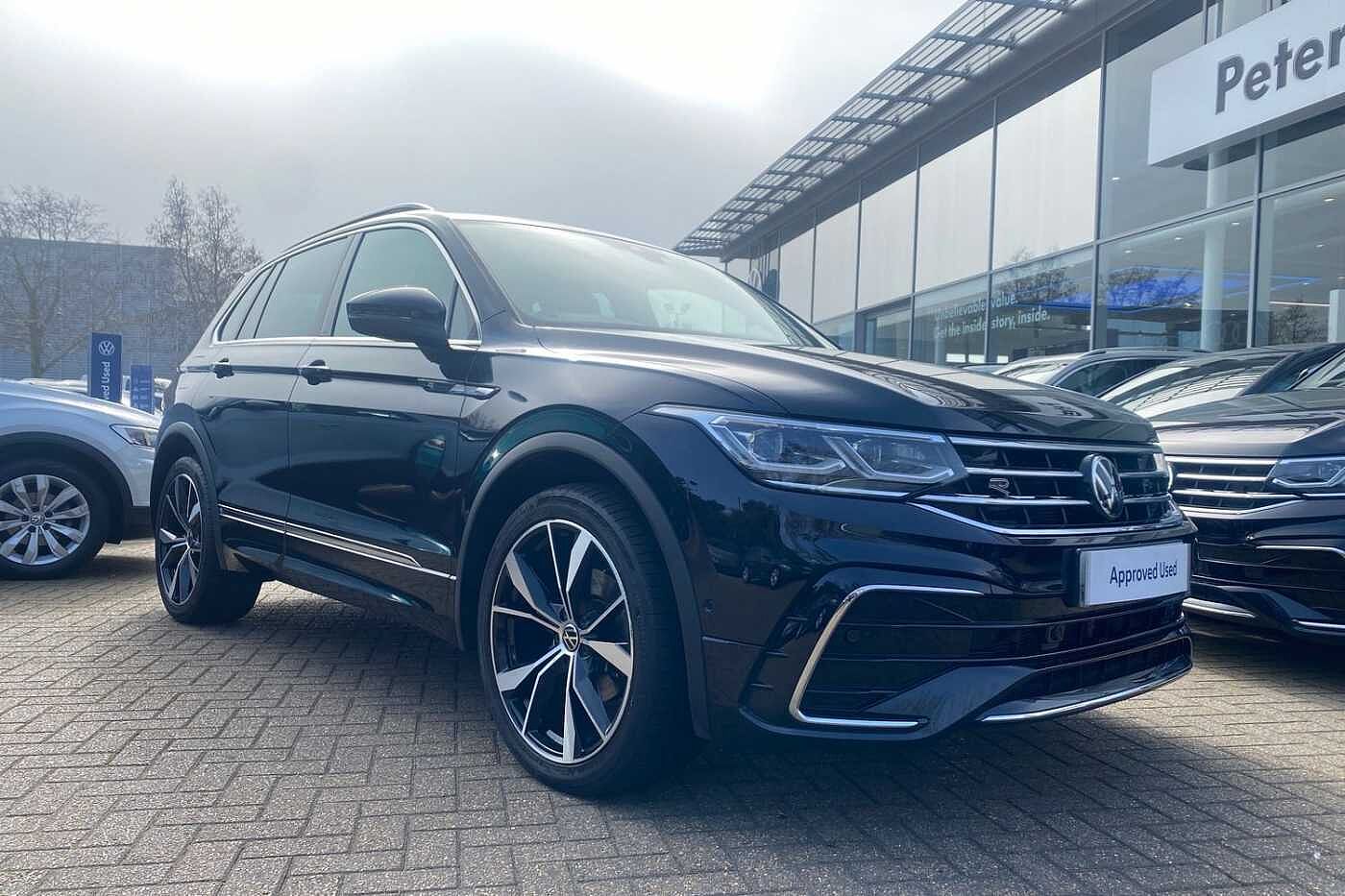 Volkswagen Tiguan 2.0 TDI (150PS) R-Line SCR DSG + PAN ROOF + REAR CAMERA