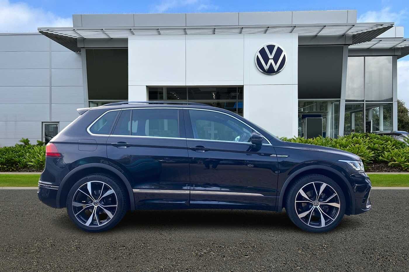 Volkswagen Tiguan 2.0 TDI (150PS) R-Line SCR DSG + PAN ROOF + REAR CAMERA