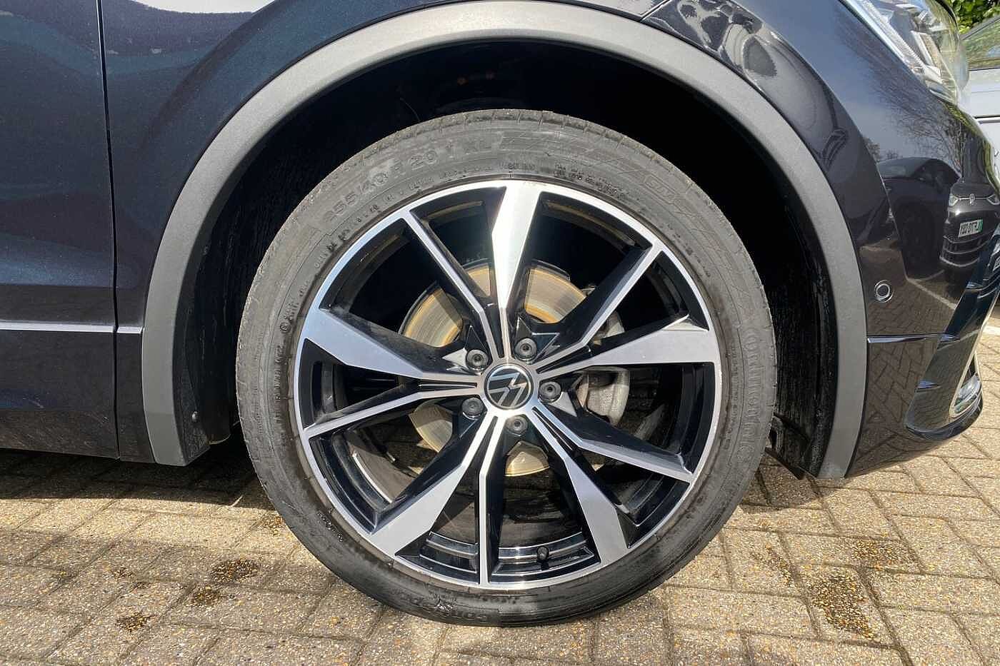 Volkswagen Tiguan 2.0 TDI (150PS) R-Line SCR DSG + PAN ROOF + REAR CAMERA