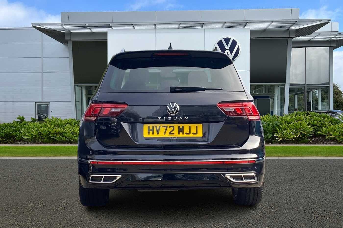 Volkswagen Tiguan 2.0 TDI (150PS) R-Line SCR DSG + PAN ROOF + REAR CAMERA