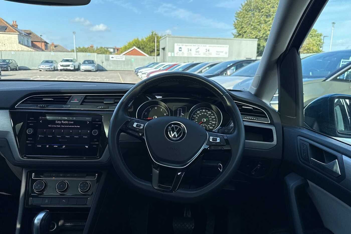 Volkswagen Touran 1.5 TSI EVO SE Family DSG 5dr