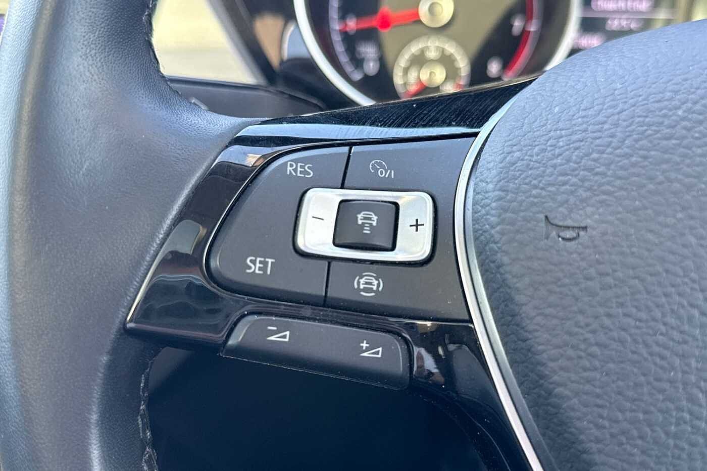 Volkswagen Touran 1.5 TSI EVO SE Family DSG 5dr