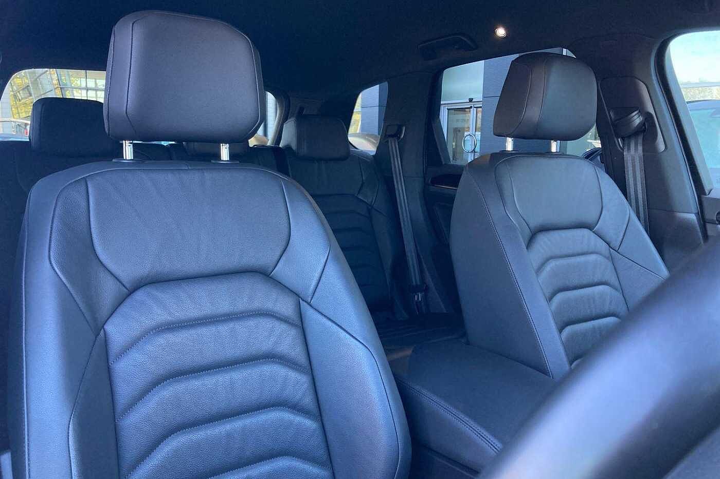 Volkswagen Touareg V6 R-Line 3.0 TSI 340PS 4MOTION 8-speed Auto Tiptronic 5 Door