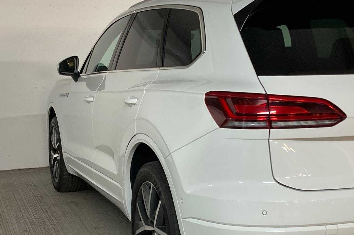 Volkswagen Touareg V6 R-Line 3.0 TSI 340PS 4MOTION 8-speed Auto Tiptronic 5 Door