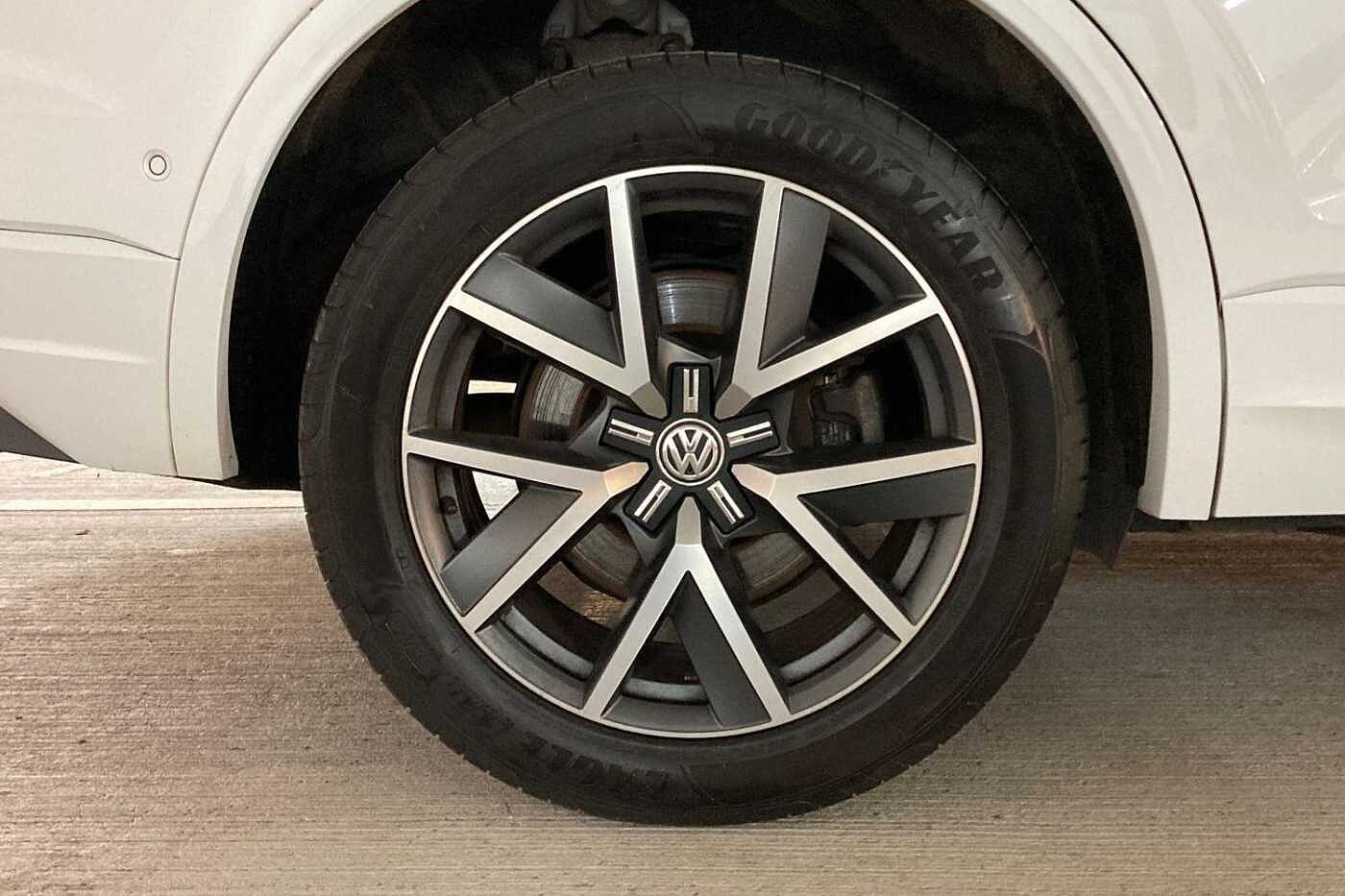 Volkswagen Touareg V6 R-Line 3.0 TSI 340PS 4MOTION 8-speed Auto Tiptronic 5 Door