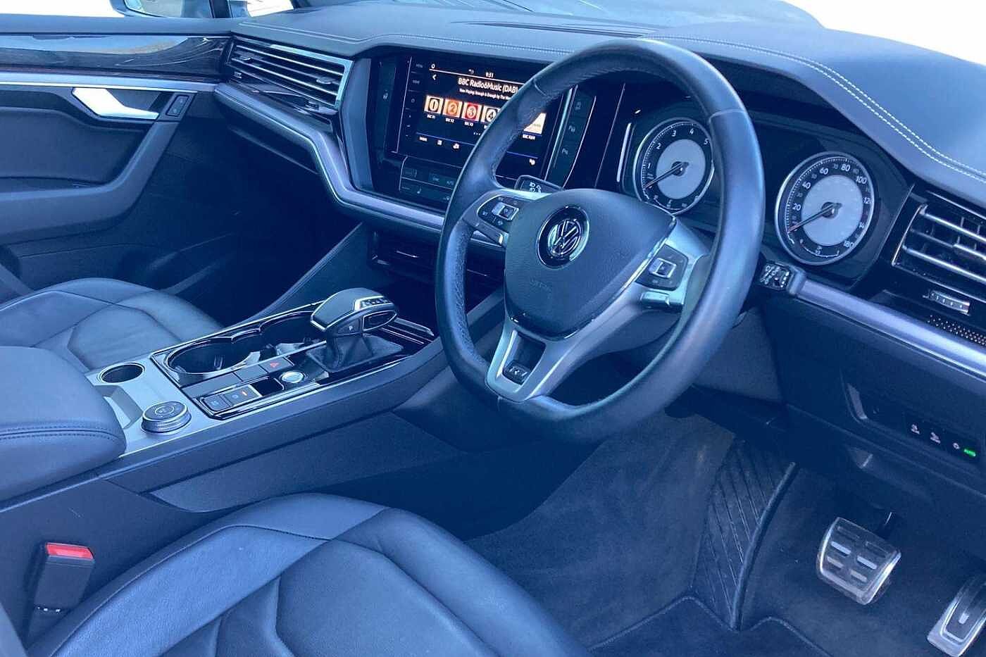 Volkswagen Touareg V6 R-Line 3.0 TSI 340PS 4MOTION 8-speed Auto Tiptronic 5 Door