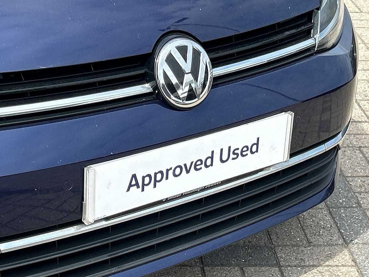 Volkswagen Golf Hatchback 1.0 TSI 115 Match 5dr + VOLKSWAGEN WARRANTY