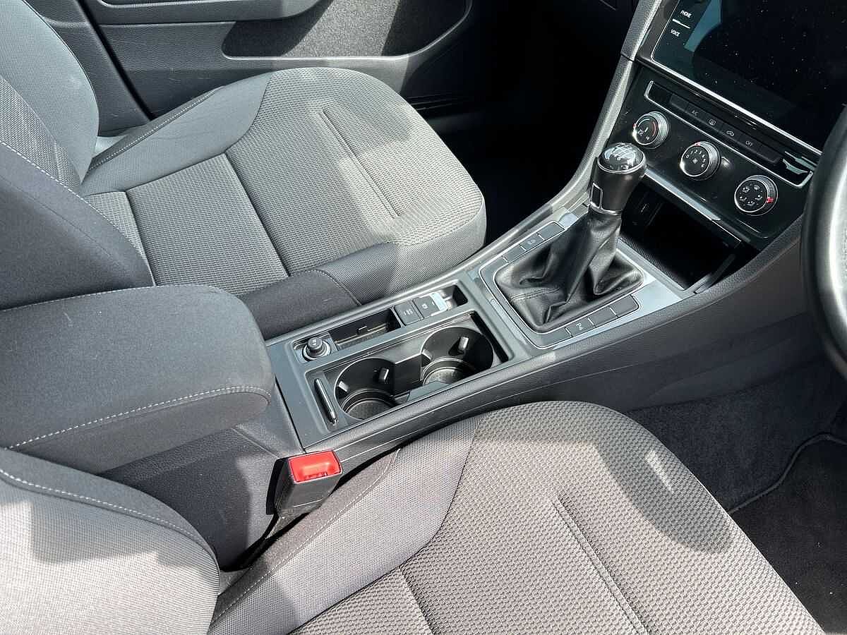 Volkswagen Golf Hatchback 1.0 TSI 115 Match 5dr + VOLKSWAGEN WARRANTY