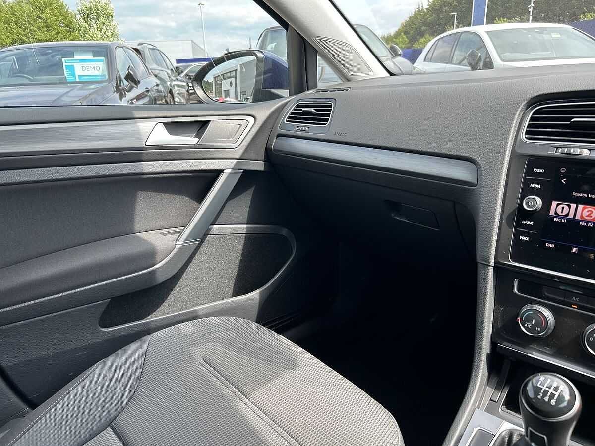 Volkswagen Golf Hatchback 1.0 TSI 115 Match 5dr + VOLKSWAGEN WARRANTY