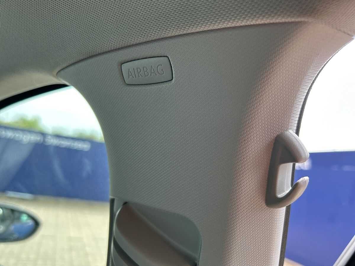 Volkswagen Golf Hatchback 1.0 TSI 115 Match 5dr + VOLKSWAGEN WARRANTY