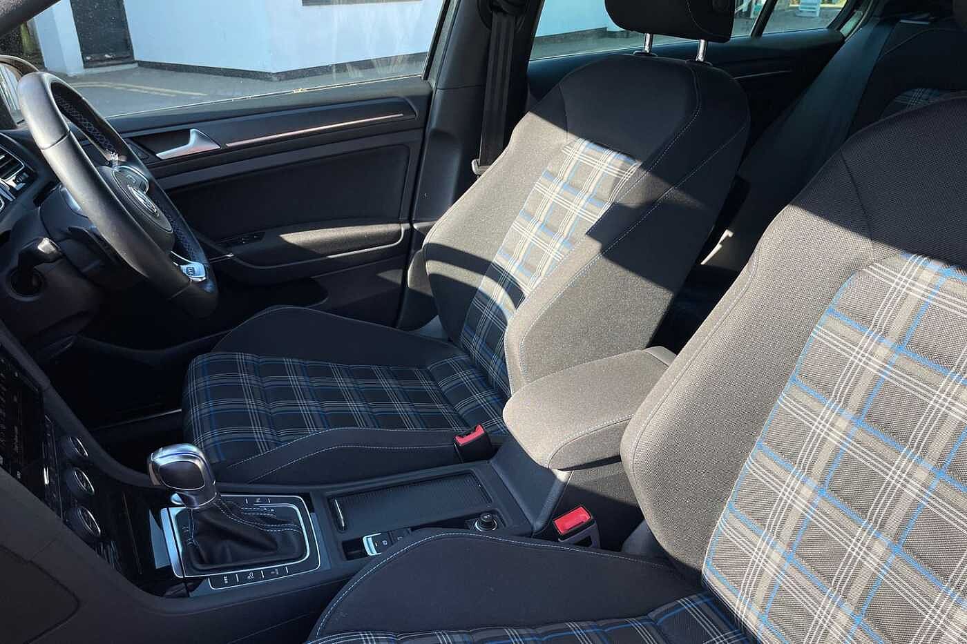Volkswagen Golf GTE Advance 1.4 TSI 204PS 6-speed DSG 5 Door