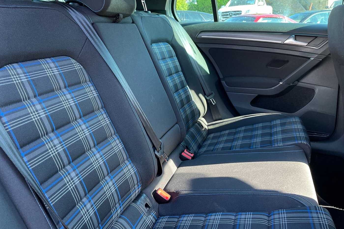 Volkswagen Golf GTE Advance 1.4 TSI 204PS 6-speed DSG 5 Door