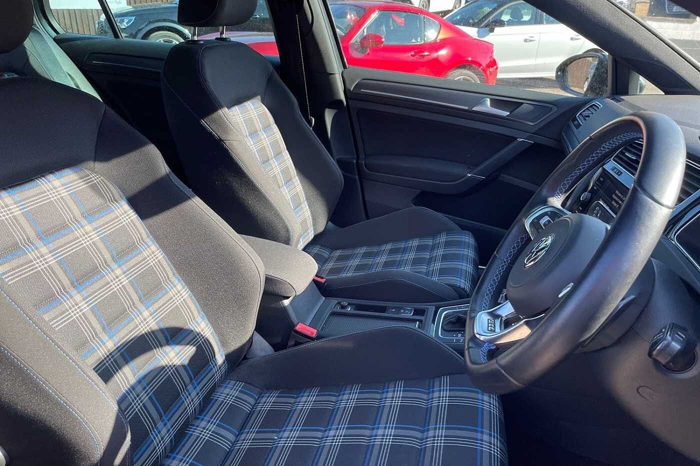 Volkswagen Golf GTE Advance 1.4 TSI 204PS 6-speed DSG 5 Door