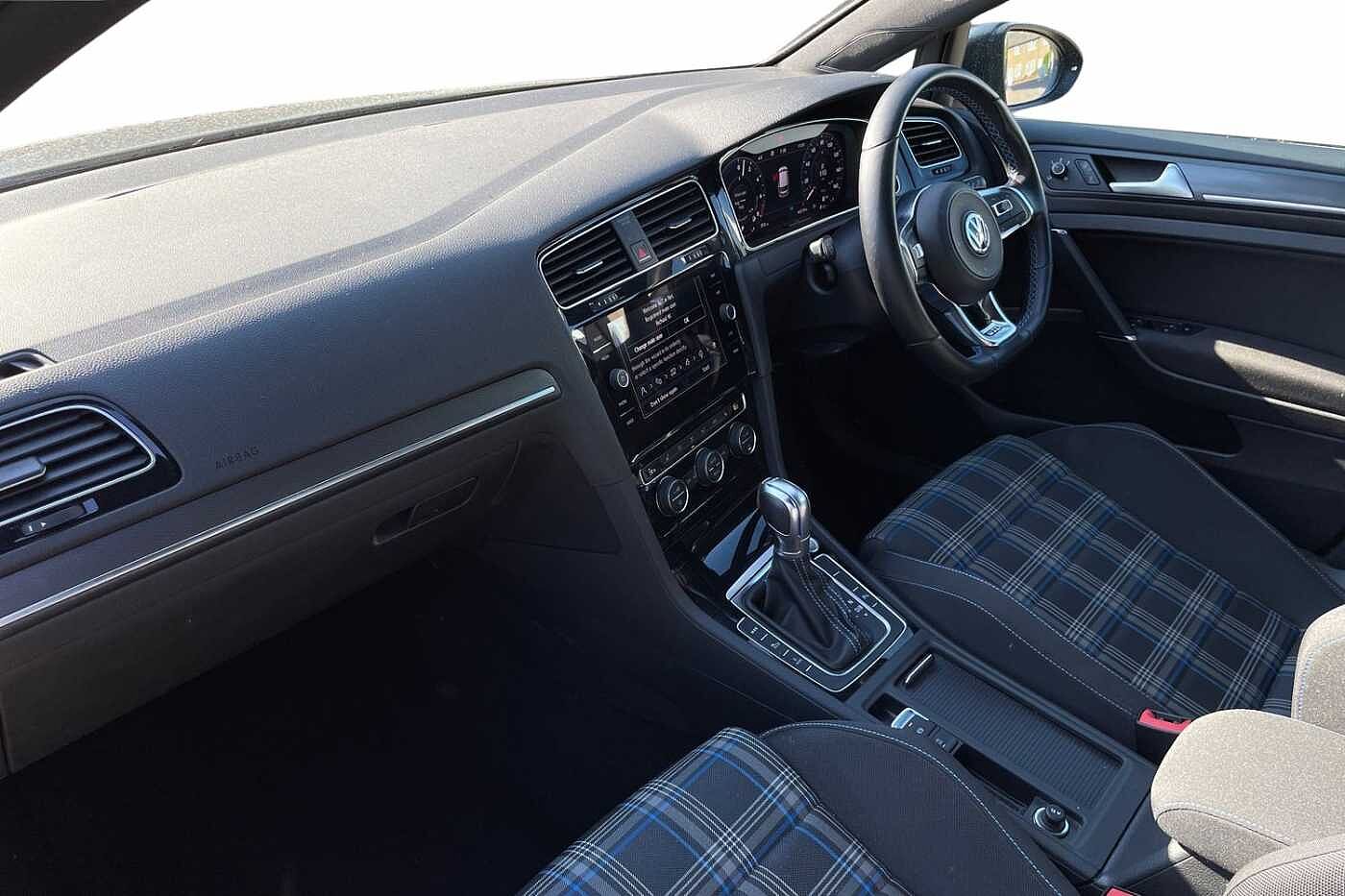 Volkswagen Golf GTE Advance 1.4 TSI 204PS 6-speed DSG 5 Door