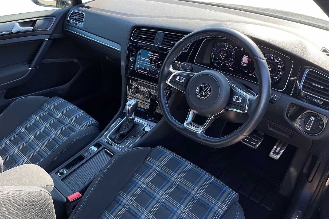 Volkswagen Golf GTE Advance 1.4 TSI 204PS 6-speed DSG 5 Door