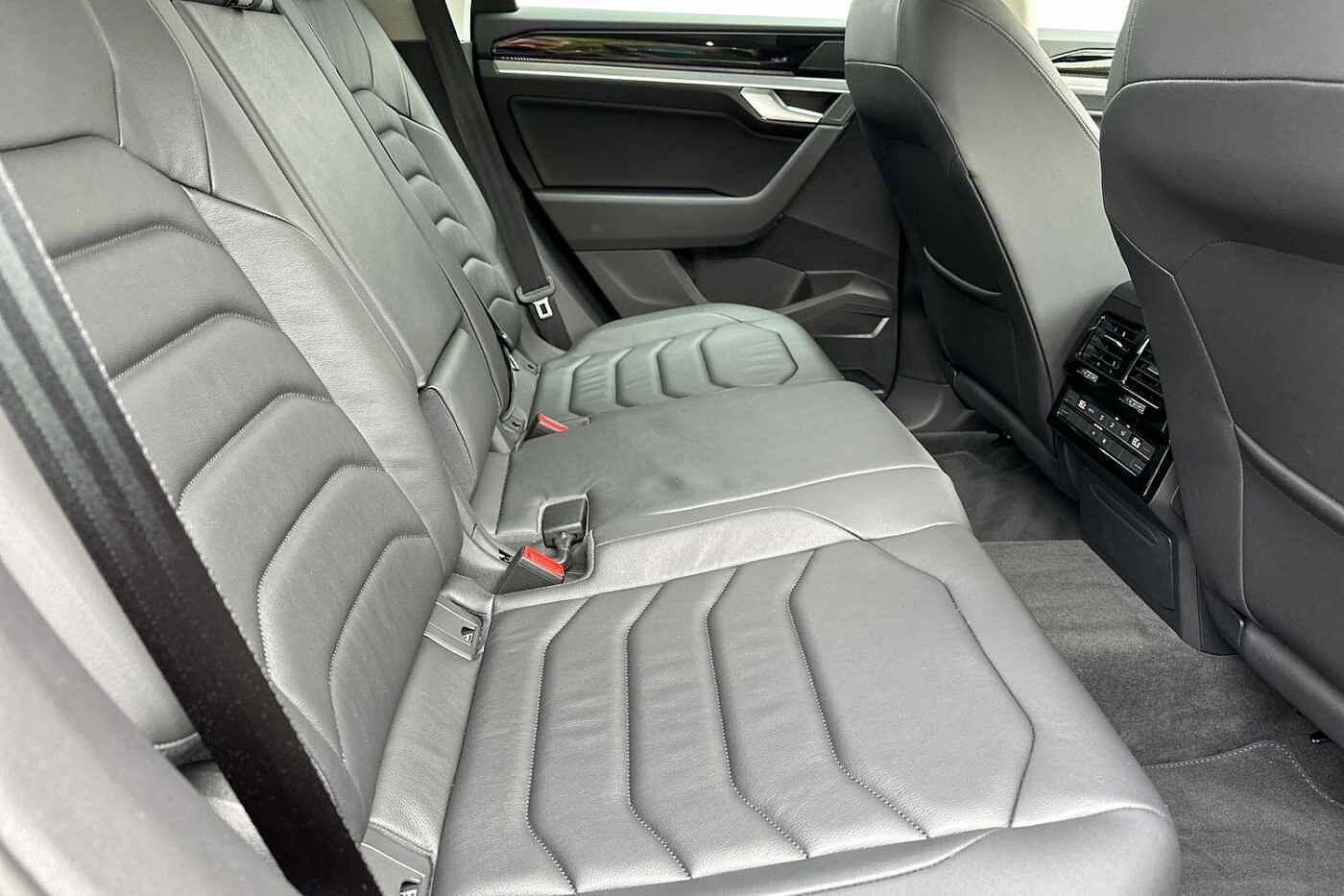 Volkswagen Touareg Estate Elegance 3.0 TSI eHybrid 381PS 8-Speed Tiptronic 4Motion 5 Door