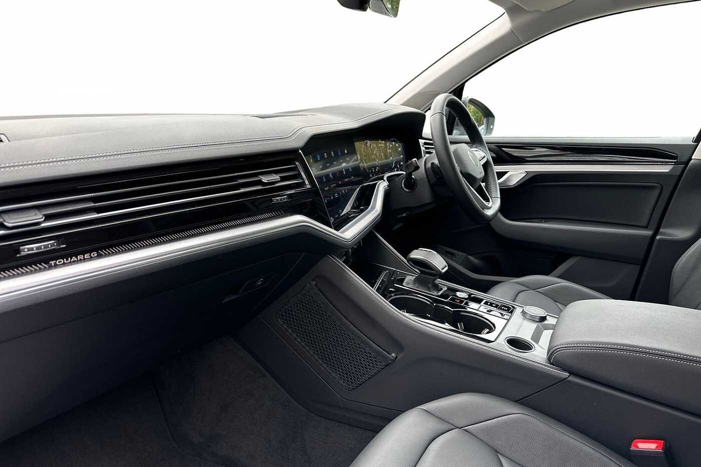 Volkswagen Touareg Estate Elegance 3.0 TSI eHybrid 381PS 8-Speed Tiptronic 4Motion 5 Door