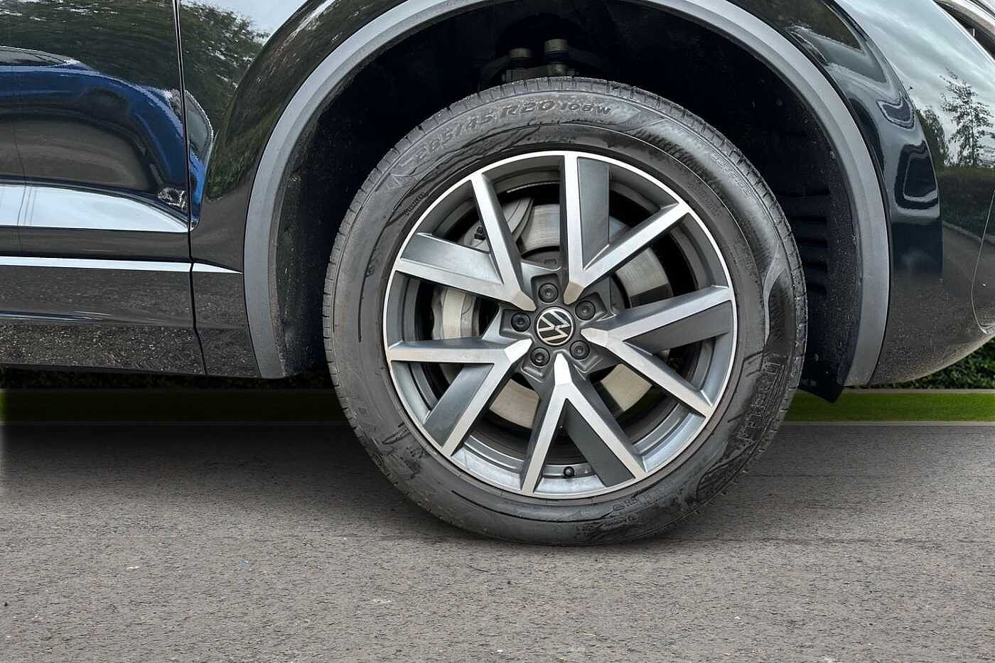 Volkswagen Touareg Estate Elegance 3.0 TSI eHybrid 381PS 8-Speed Tiptronic 4Motion 5 Door