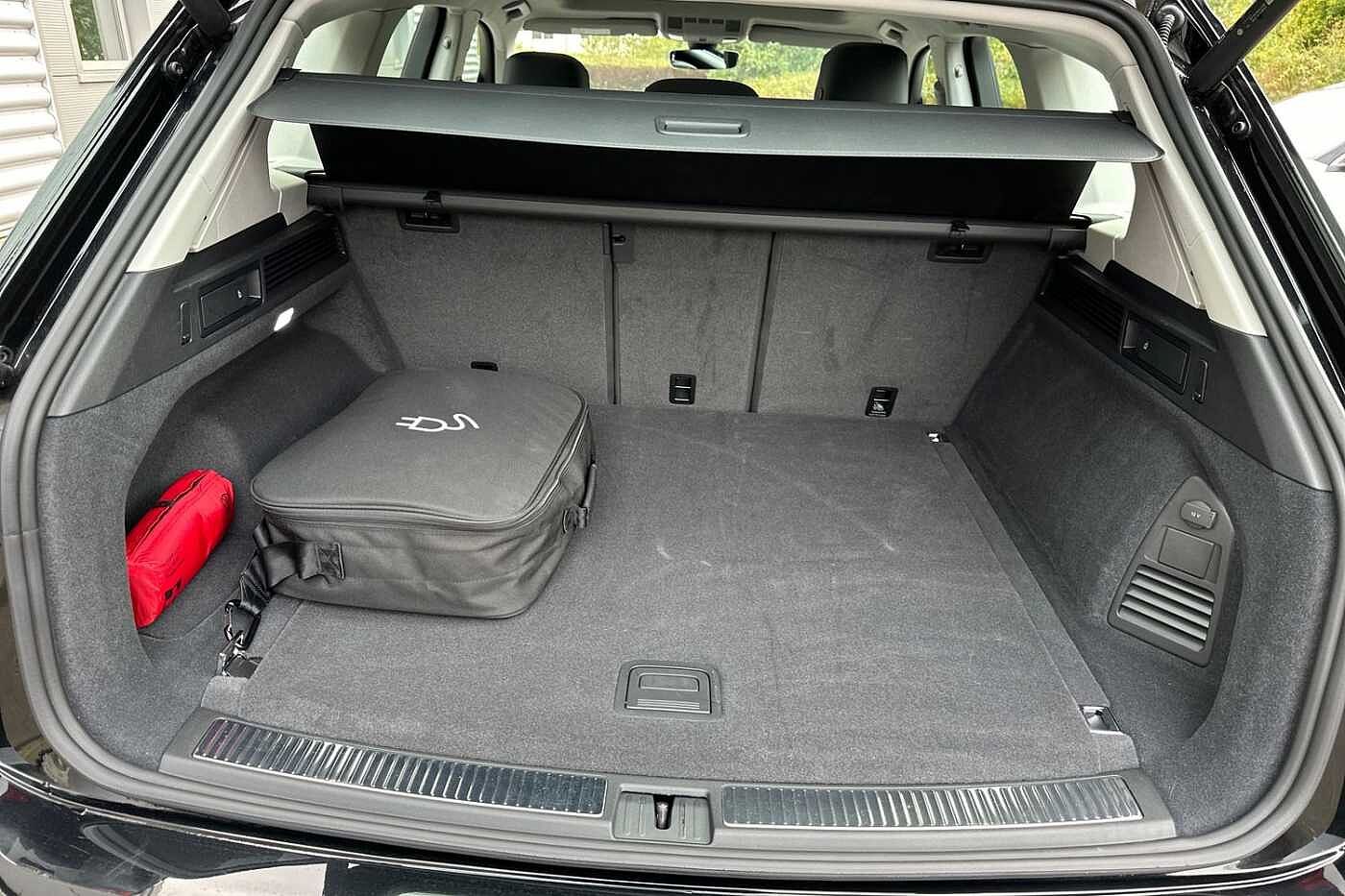 Volkswagen Touareg Estate Elegance 3.0 TSI eHybrid 381PS 8-Speed Tiptronic 4Motion 5 Door