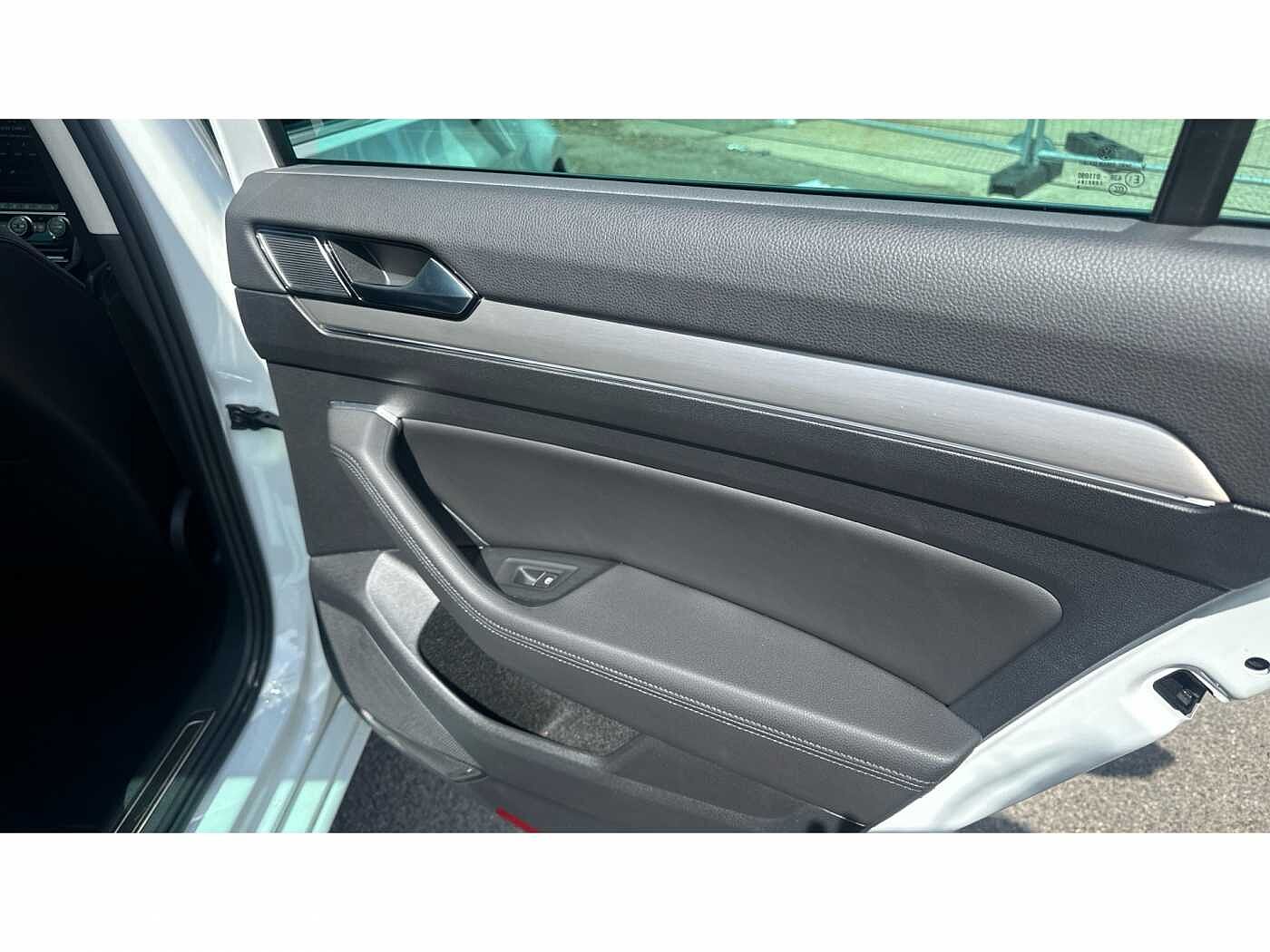 Volkswagen Passat 1.5 TSI (150ps) GT (s/s) Saloon
