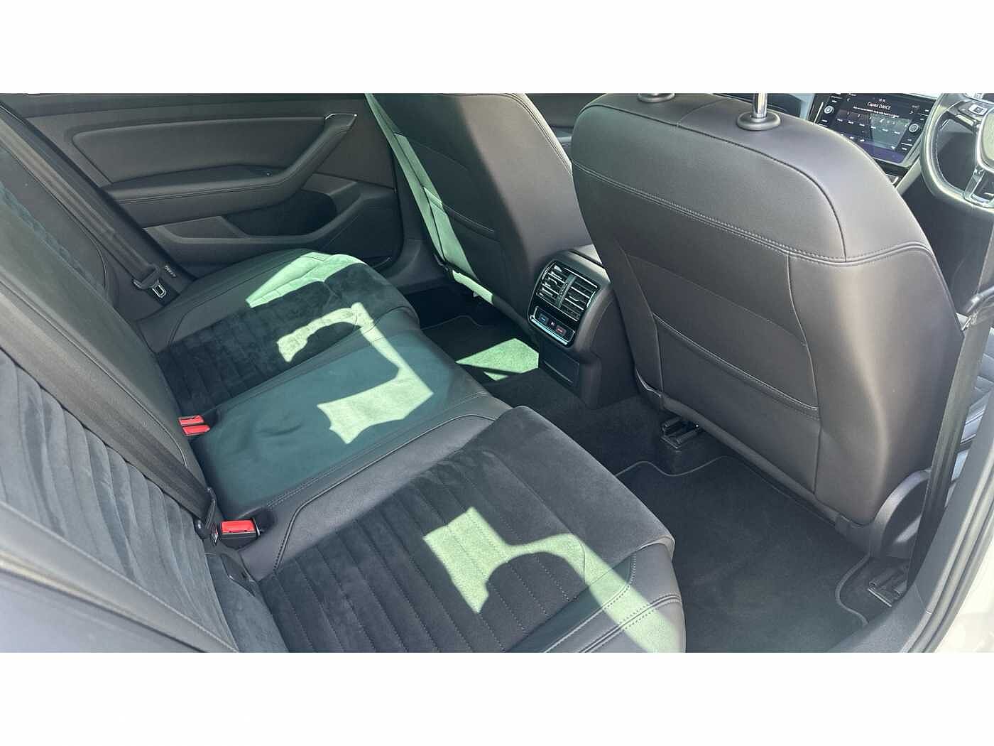 Volkswagen Passat 1.5 TSI (150ps) GT (s/s) Saloon