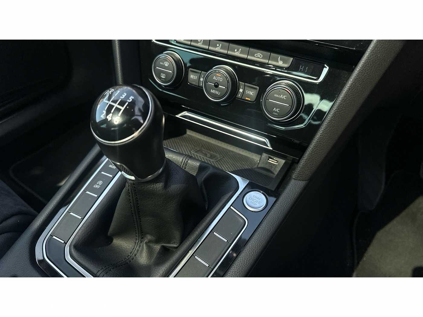 Volkswagen Passat 1.5 TSI (150ps) GT (s/s) Saloon