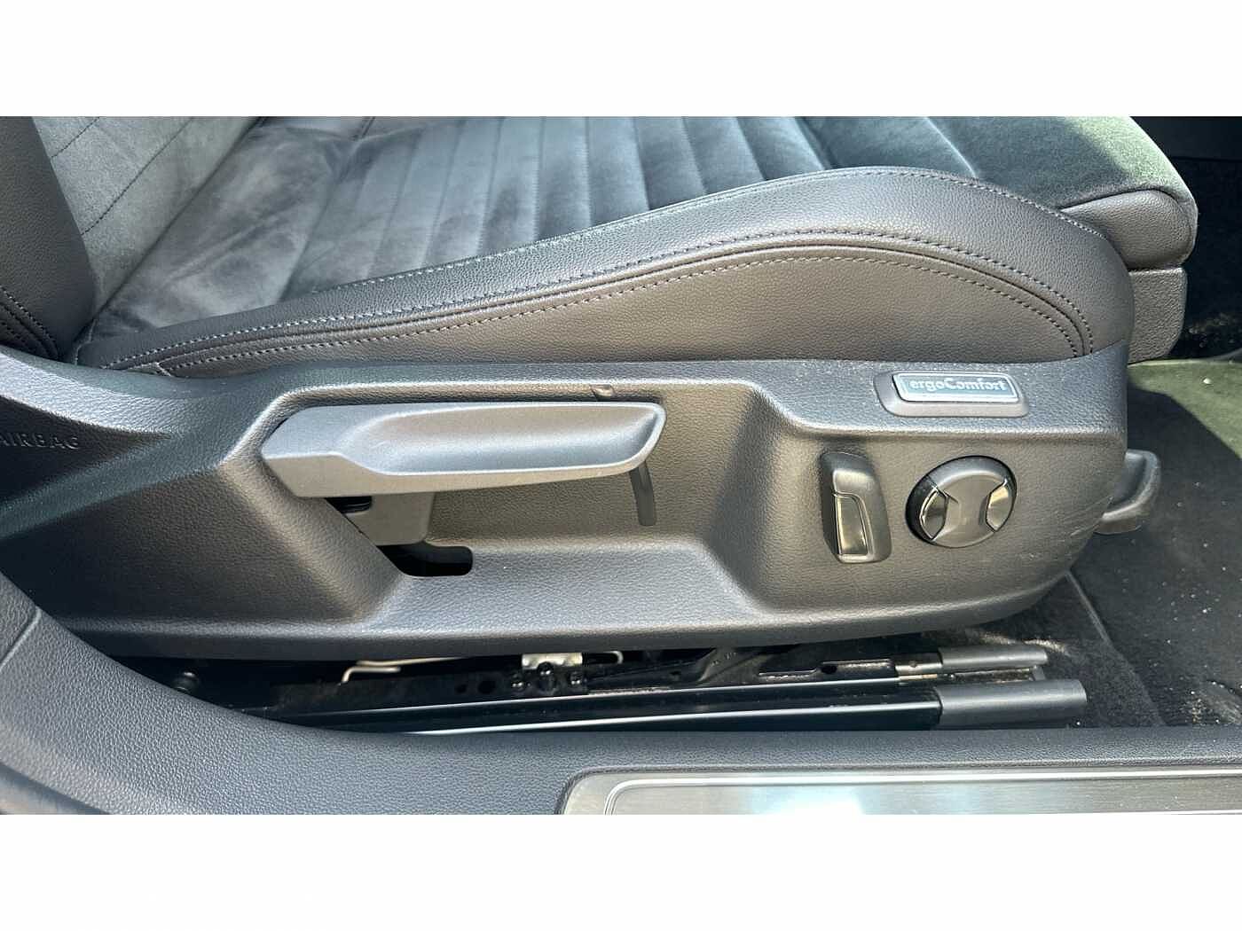 Volkswagen Passat 1.5 TSI (150ps) GT (s/s) Saloon