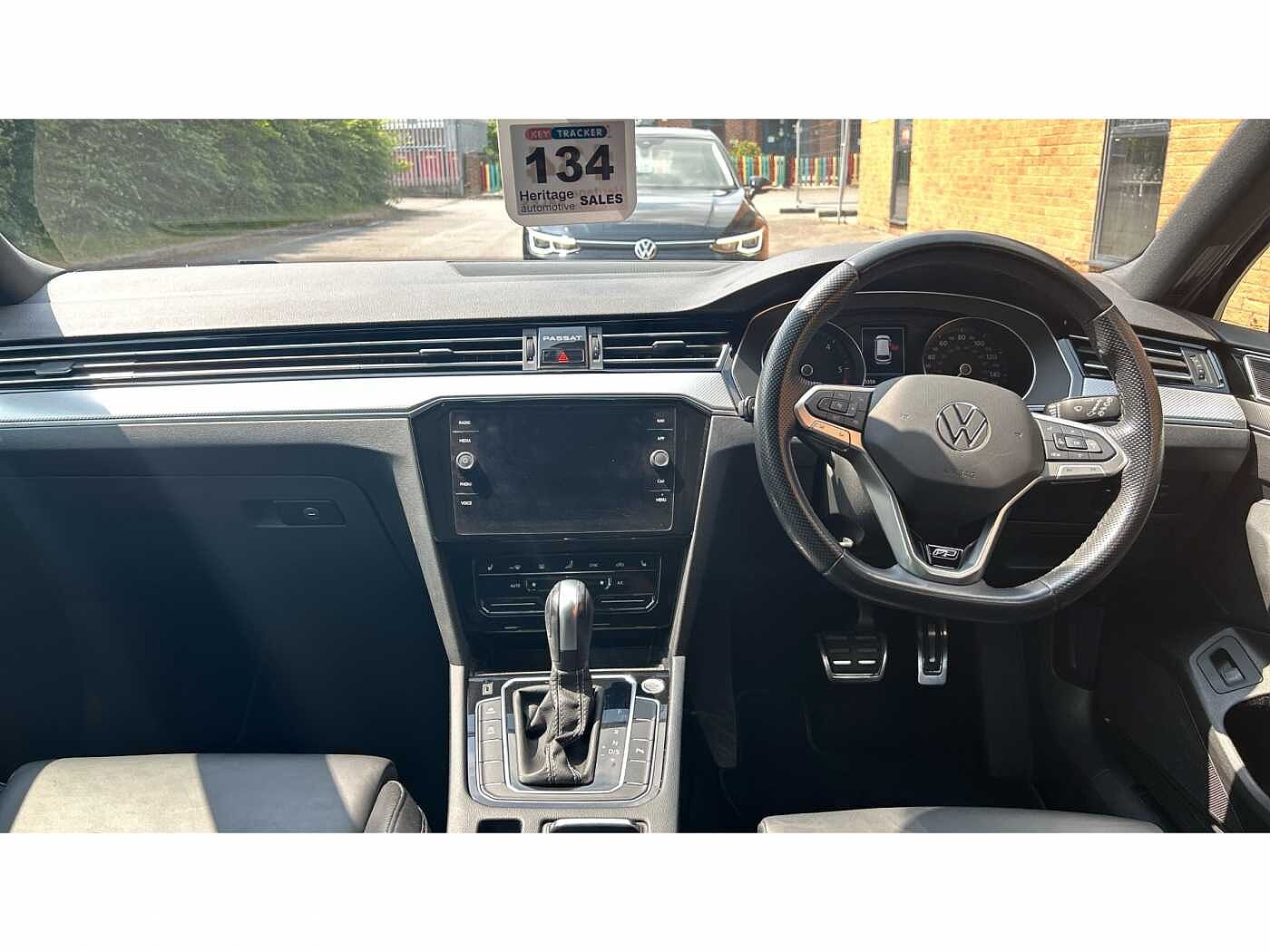 Volkswagen Passat MK8 Facelift Est 2.0TDI 150 R-Line EVO DSG