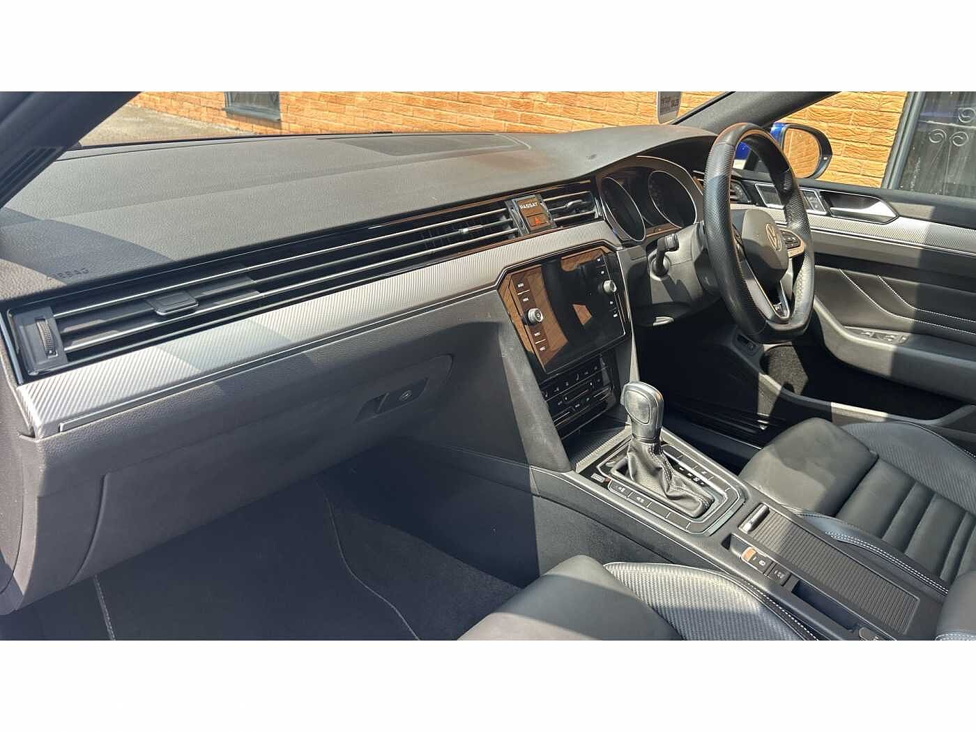 Volkswagen Passat MK8 Facelift Est 2.0TDI 150 R-Line EVO DSG