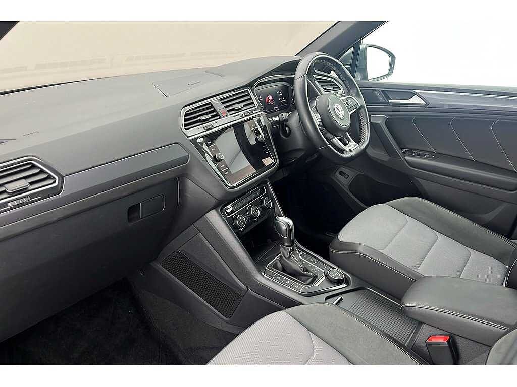 Volkswagen Tiguan SWB R-Line Tech 2.0 TSI 4Motion 230PS 7-Speed DSG 5 Door