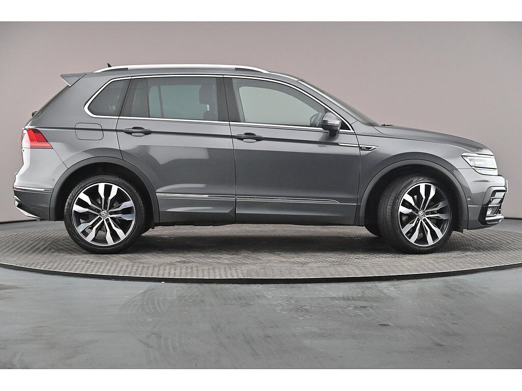 Volkswagen Tiguan SWB R-Line Tech 2.0 TSI 4Motion 230PS 7-Speed DSG 5 Door