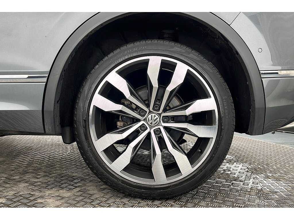 Volkswagen Tiguan SWB R-Line Tech 2.0 TSI 4Motion 230PS 7-Speed DSG 5 Door