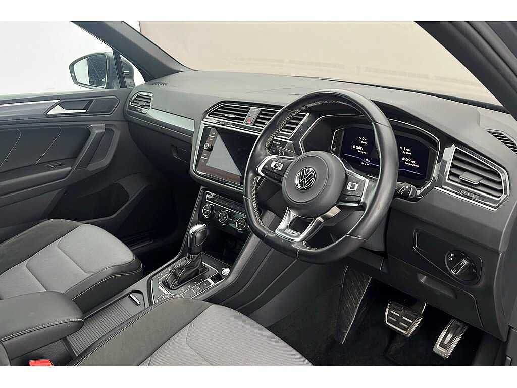 Volkswagen Tiguan SWB R-Line Tech 2.0 TSI 4Motion 230PS 7-Speed DSG 5 Door