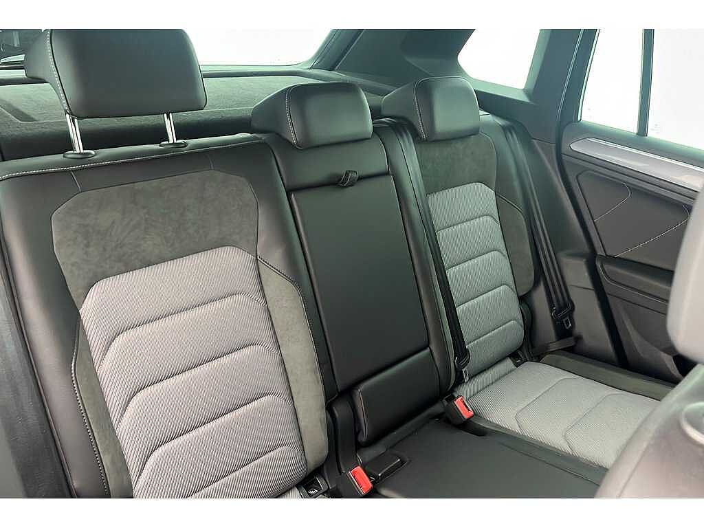 Volkswagen Tiguan SWB R-Line Tech 2.0 TSI 4Motion 230PS 7-Speed DSG 5 Door