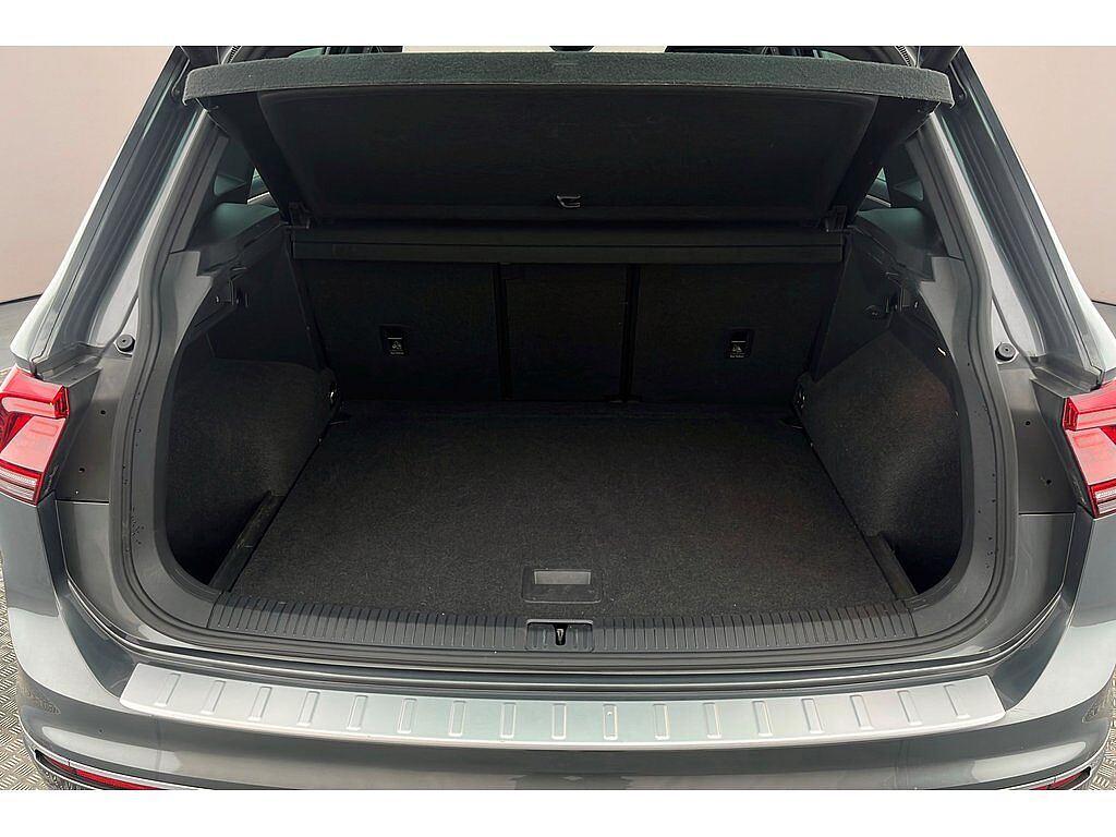 Volkswagen Tiguan SWB R-Line Tech 2.0 TSI 4Motion 230PS 7-Speed DSG 5 Door
