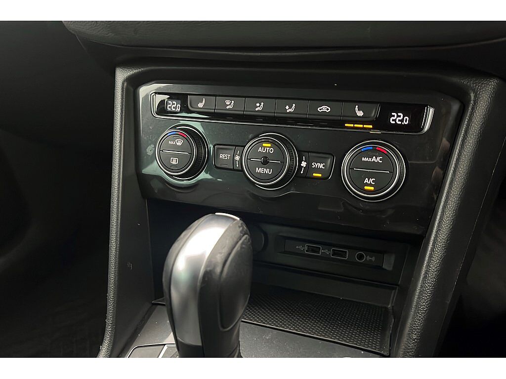 Volkswagen Tiguan SWB R-Line Tech 2.0 TSI 4Motion 230PS 7-Speed DSG 5 Door