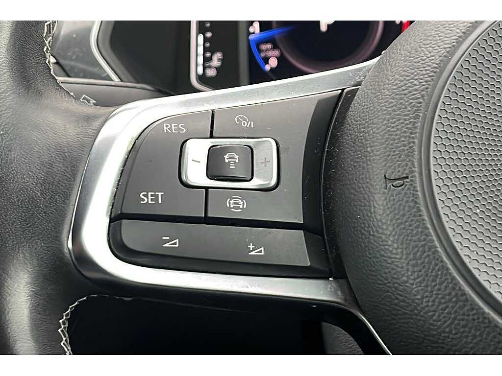Volkswagen Tiguan SWB R-Line Tech 2.0 TSI 4Motion 230PS 7-Speed DSG 5 Door