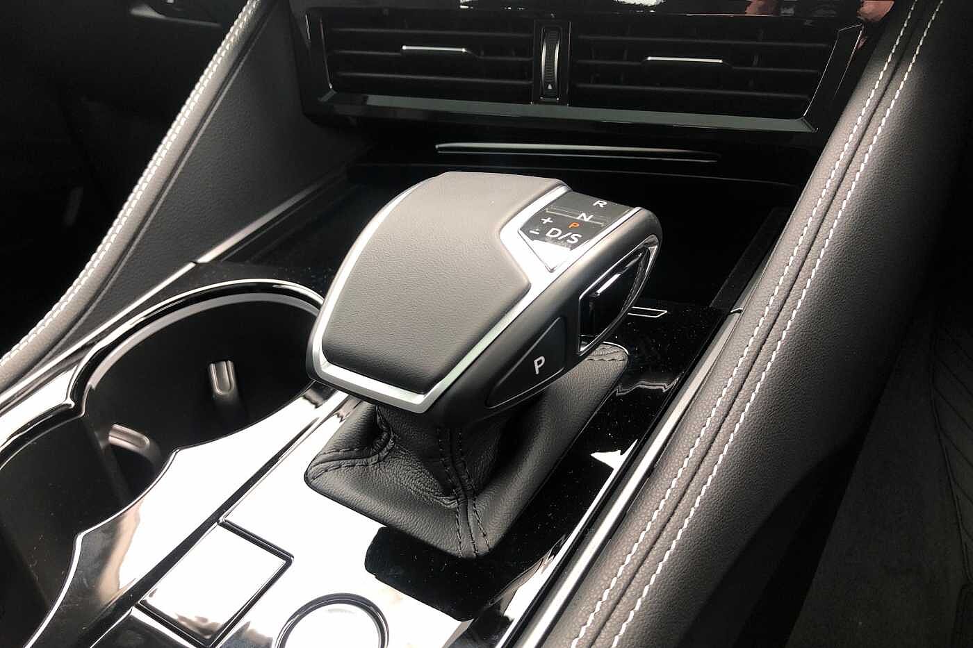 Volkswagen Touareg Estate 3.0 TSI eHybrid 4Motion Elegance 5dr Tip Auto