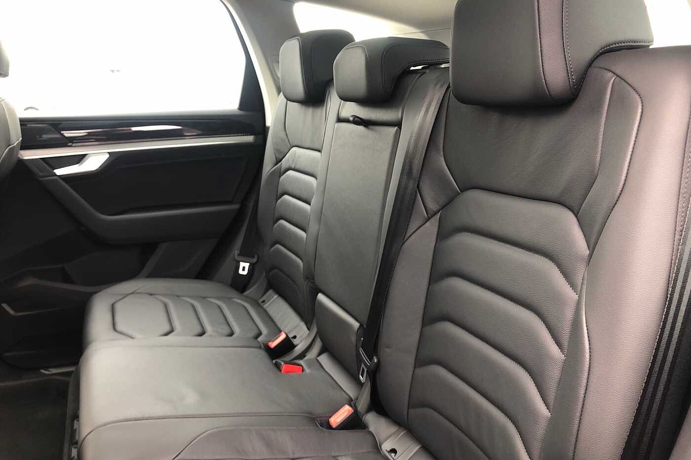 Volkswagen Touareg Estate 3.0 TSI eHybrid 4Motion Elegance 5dr Tip Auto
