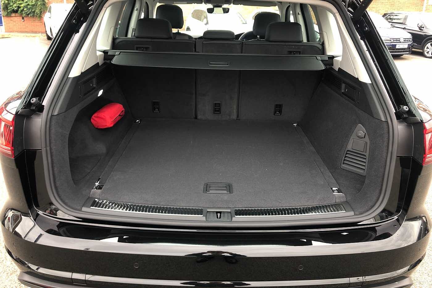 Volkswagen Touareg Estate 3.0 TSI eHybrid 4Motion Elegance 5dr Tip Auto