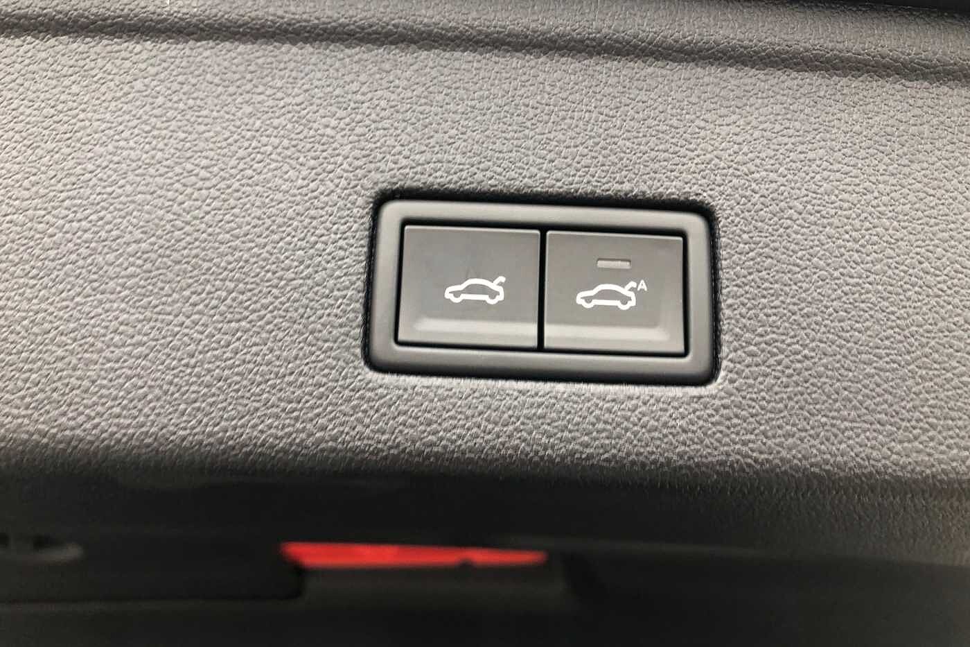Volkswagen Touareg Estate 3.0 TSI eHybrid 4Motion Elegance 5dr Tip Auto