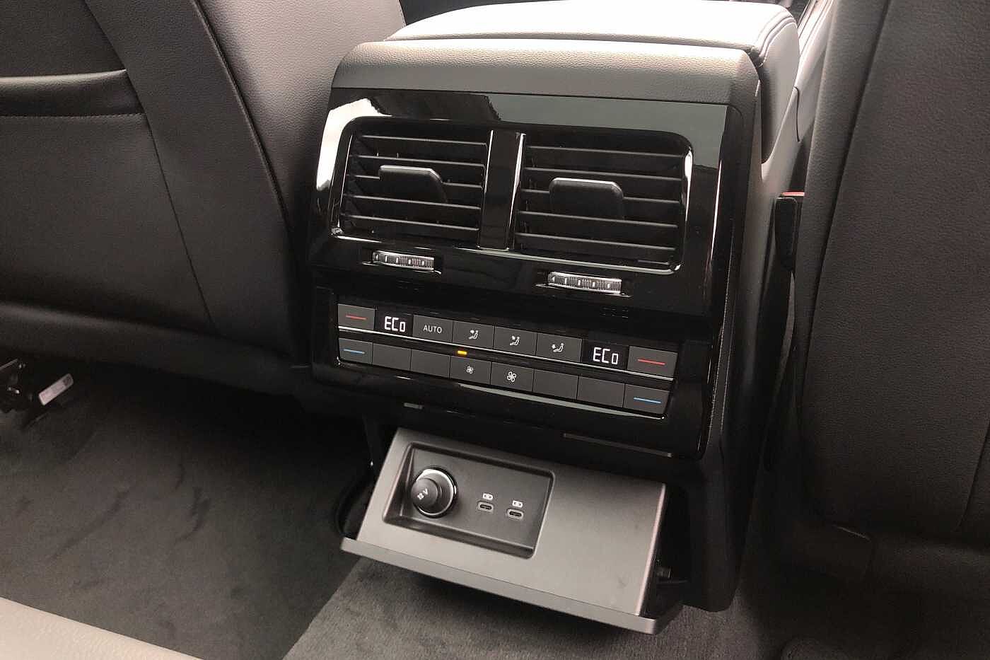 Volkswagen Touareg Estate 3.0 TSI eHybrid 4Motion Elegance 5dr Tip Auto
