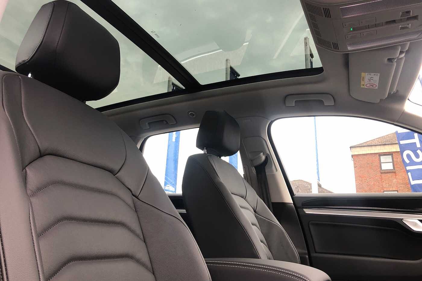 Volkswagen Touareg Estate 3.0 TSI eHybrid 4Motion Elegance 5dr Tip Auto