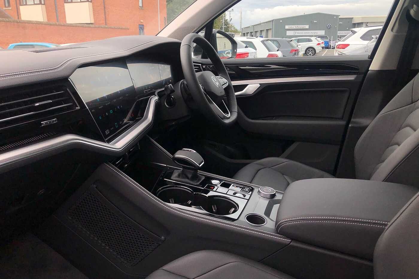 Volkswagen Touareg Estate 3.0 TSI eHybrid 4Motion Elegance 5dr Tip Auto