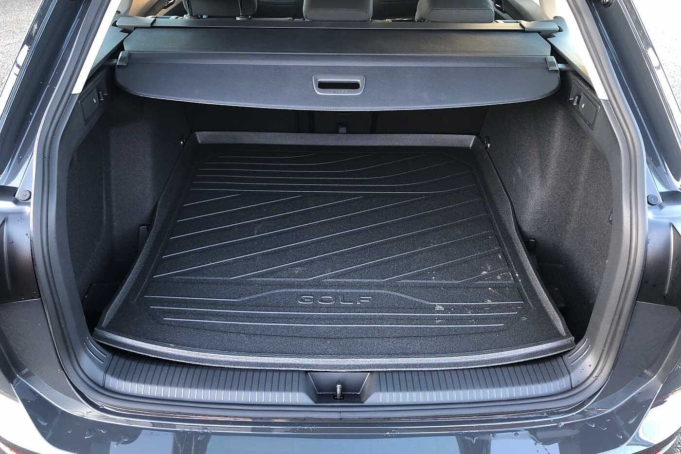 Volkswagen Golf 8 Style 2.0 TDI 150PS 7-speed DSG 5 Door *TOWBAR KEYLESS SUNROOF*