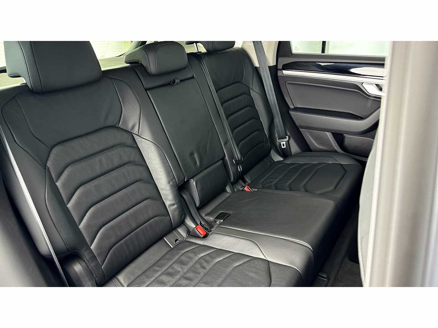 Volkswagen Touareg Diesel Estate 3.0 V6 TDI 4Motion SEL Tech 5dr Tip Auto