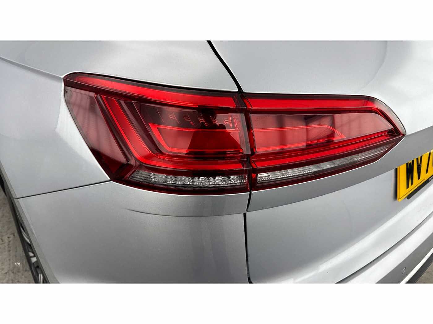 Volkswagen Touareg Diesel Estate 3.0 V6 TDI 4Motion SEL Tech 5dr Tip Auto