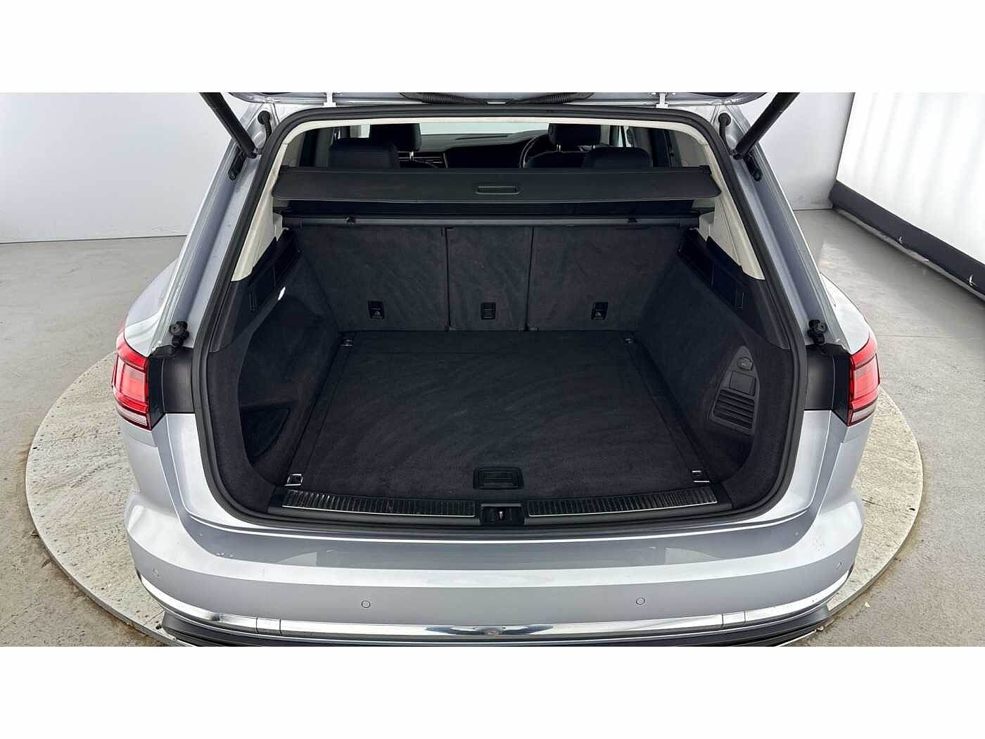 Volkswagen Touareg Diesel Estate 3.0 V6 TDI 4Motion SEL Tech 5dr Tip Auto